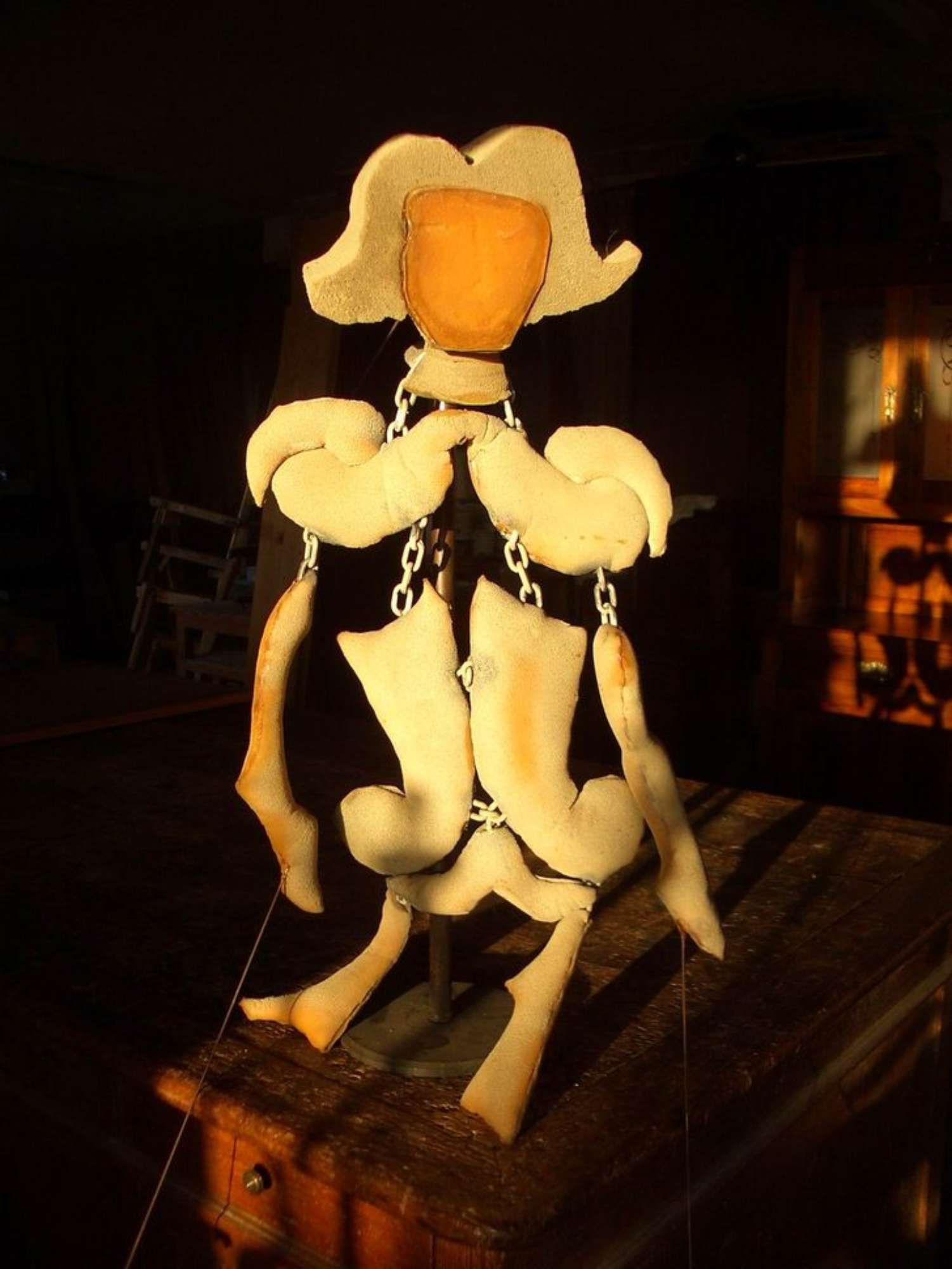 Personaggio 3 prima del restauro